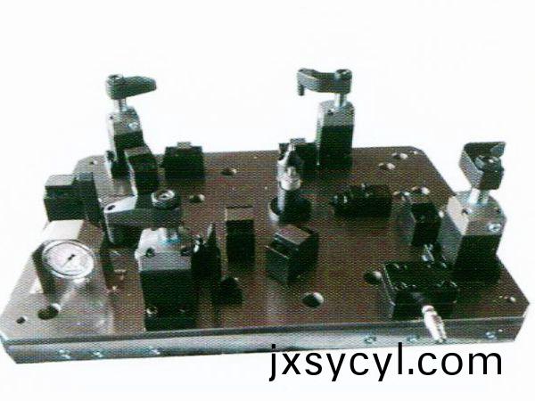 齒輪(lun)室罩蓋液壓裌具